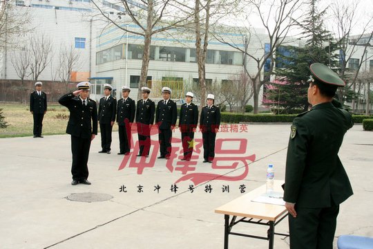 北京军训:向解放军学管理