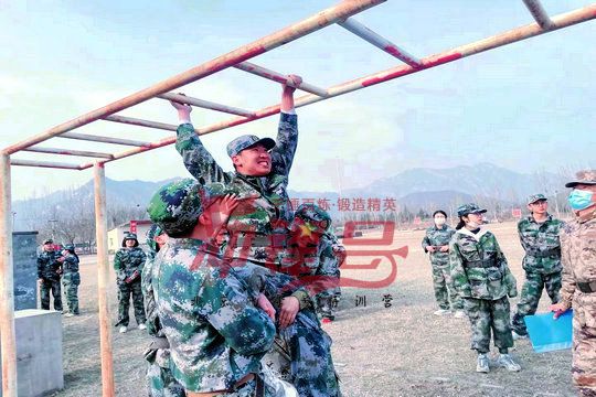 北京军训:成功取决于态度,任何环境中都可以选择奋起