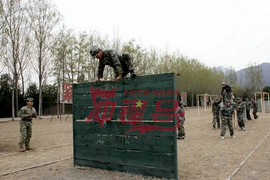 北京军训:永远都不认输,积极的心态会让你解决任何问题