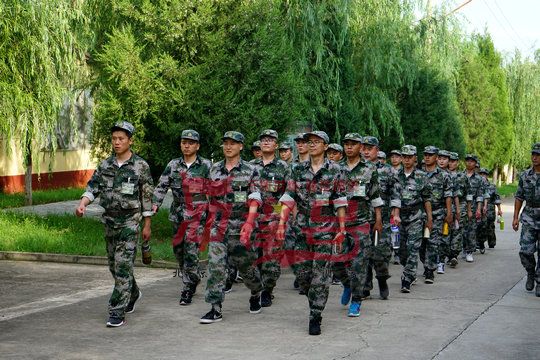 北京军训:宁肯丧失生命,也不丢掉荣誉