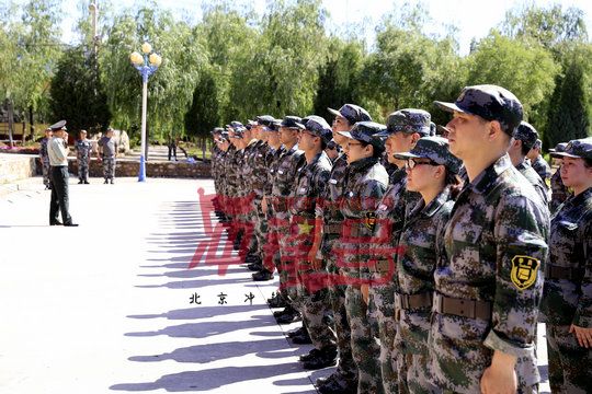 北京军训:军人的第一件事就是学会服从