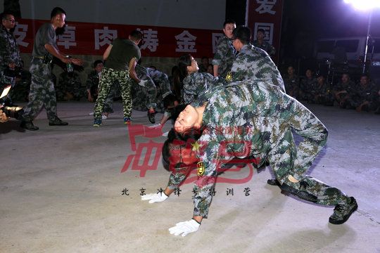 北京军训:为自己奋斗,就要拒绝平庸的生活