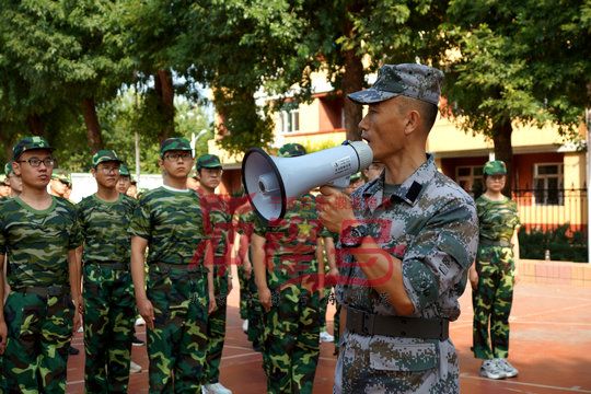 北京军训:不给自己任何理由和借口,我们才能做到全力以赴