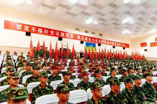 北京军训:不想做将军的士兵不是好士兵