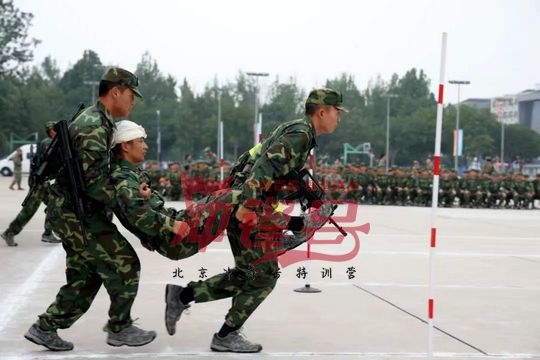 北京军训:一个人的成就绝不会超出他的勇敢所能达到的高度