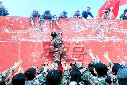 北京军训:只有勇敢精神才能让平凡的人取得惊人的成绩