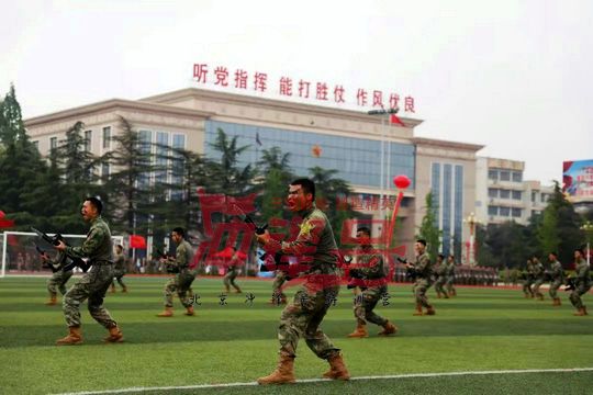 北京军训:只有不断超越,才能成功地掌握未来