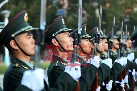 北京军训:人的勇气和胆识是在无路可走时逼出来的