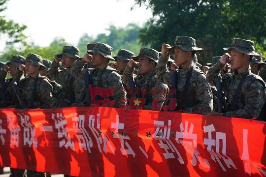 北京军训:勤于思考,以智取胜