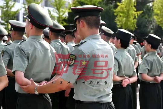 北京军训:战场上士兵对自己的长官怀有对立情绪,那他带来的损失会比不参加战斗更糟糕