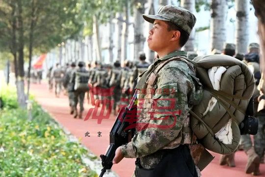 北京军训:没有积极主动的进攻精神,就不可能在竞争中赢得主动的地位